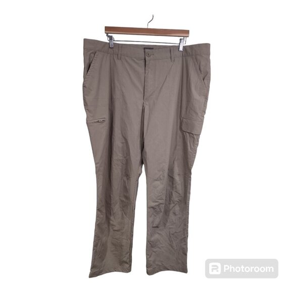 Men's Cabelas Cargo Pants Lightweight Khaki Size 44x32 - Picture 1 of 5